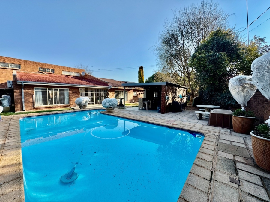 5 Bedroom Property for Sale in Mooivallei Park North West